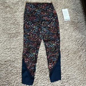Lululemon Wunder Under HR Crop 23” scalloped detail